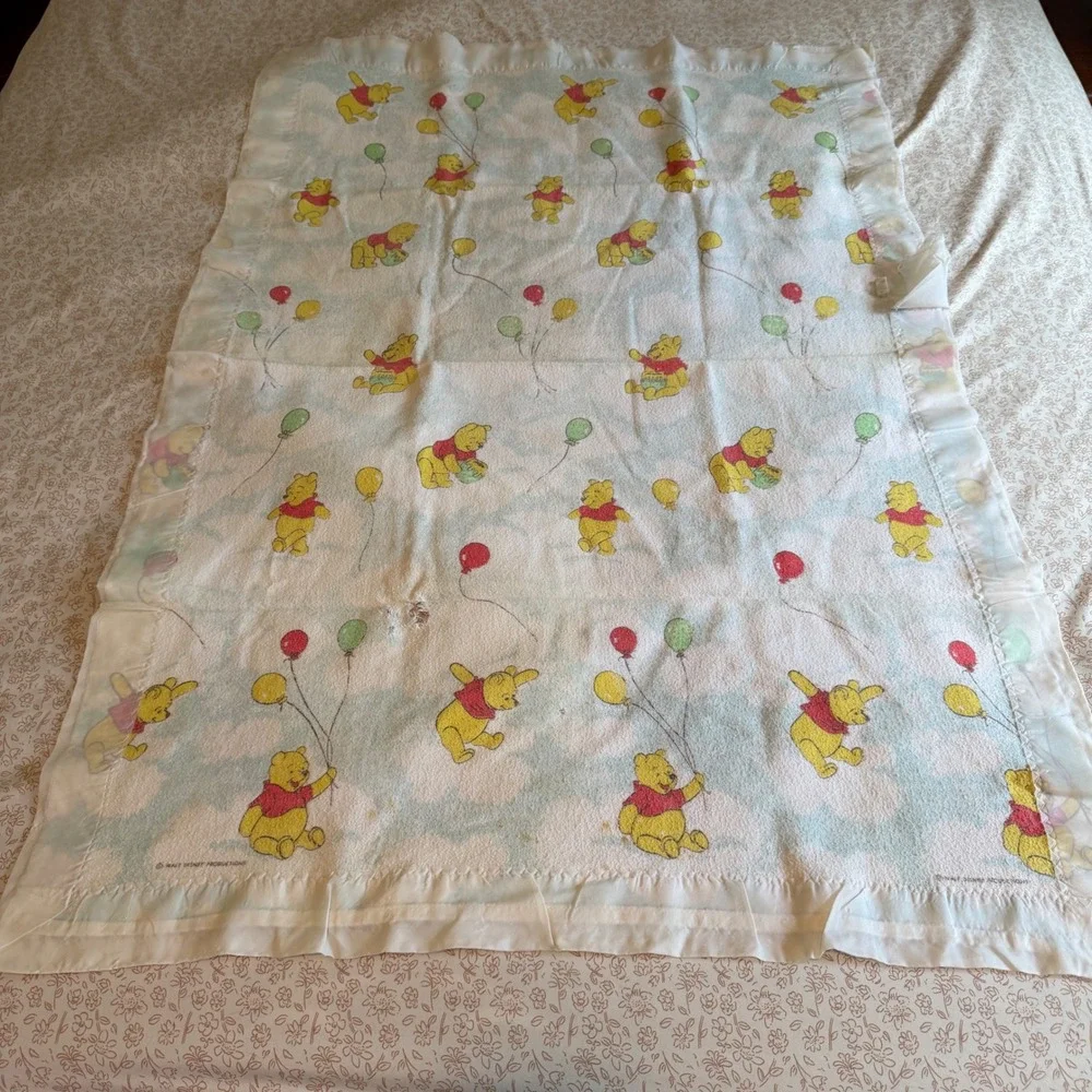Vintage Walt Disney Productions Winnie The Pooh Balloon Baby Blanket Satin Trim
